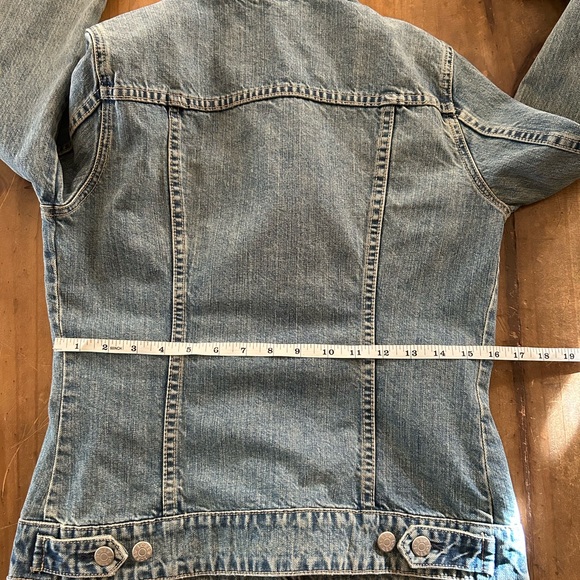 Lady’s J.crew Button Down Denim Jacket - Picture 10 of 11